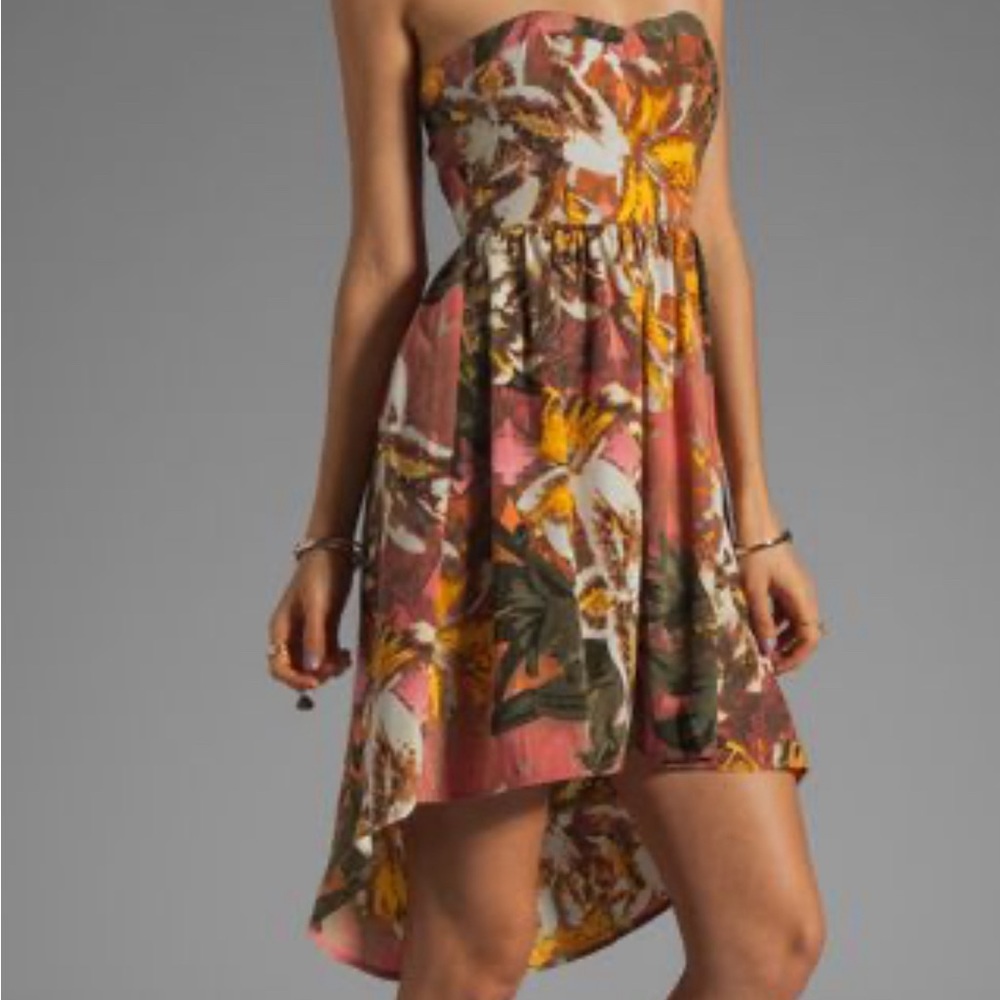 ⭐️ Host Pick ⭐️ Cute Strapless BB Dakota Floral Dress Size 4 NWOT